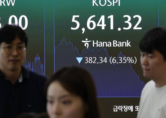 레버리지 ETF 거래량 추이와 코스피 변동성 지수 비교 그래프