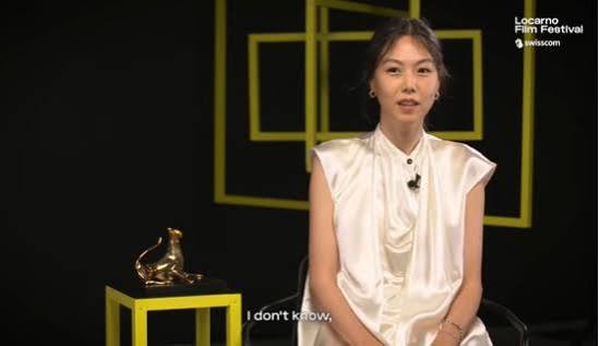 2년 만에 포착된 김민희, 로카르노 영화제 수수한 근황에 반응이 갈린 진짜 이유