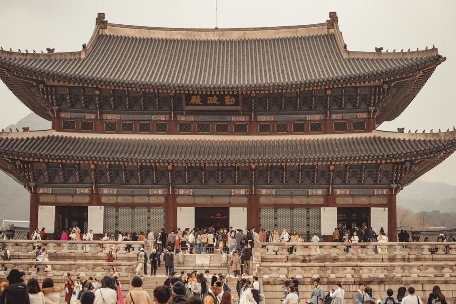서울 경복궁을 찾은 외국인 관광객들